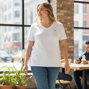 White Tommy Hilfiger size 0X t shirt